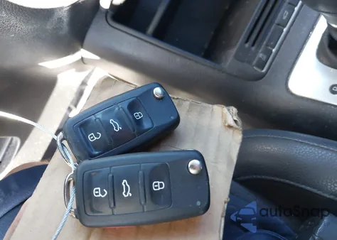 2011 Volkswagen Tiguan Se z USA, uszkodzony, nr VIN WVGAV7AX3BW528783